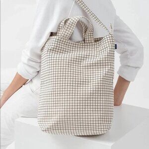 BAGGU Duck Bag grid